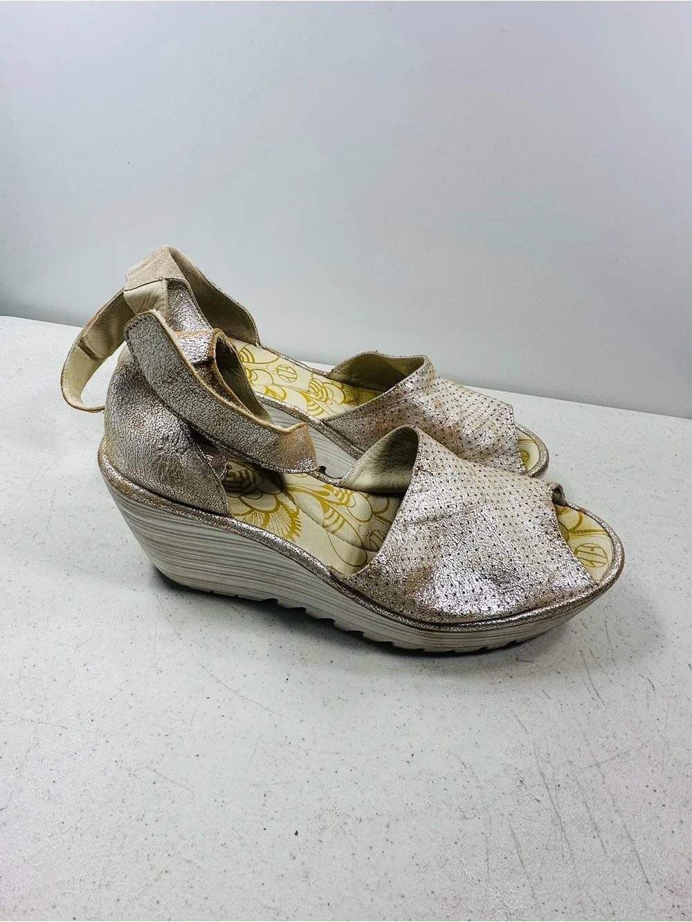 Fly London Pearl Metallic Ankle Strap Wedge Sandal Perforated Leather 39-8-8,5